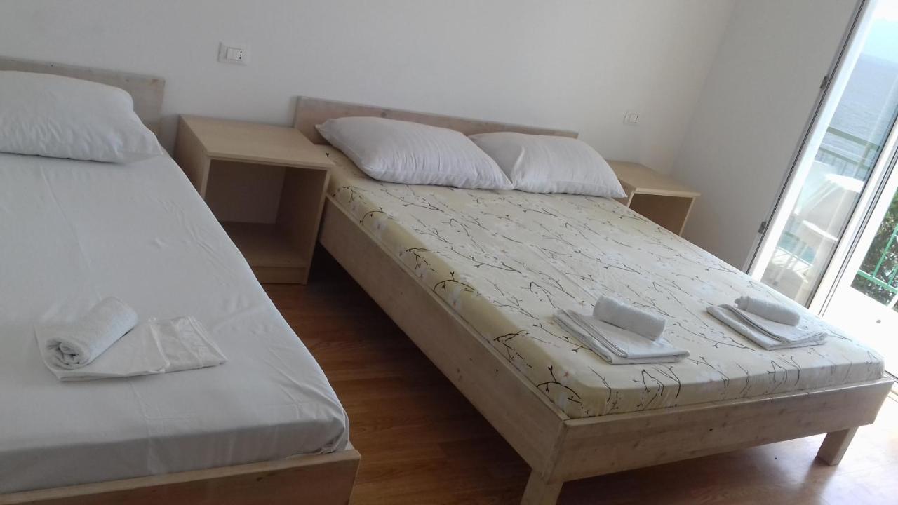 Apartmani M&M Brist Bagian luar foto